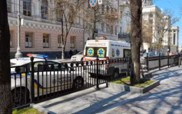 НП у Верховній Раді: під будівлею швидка і поліція, кадри з місця