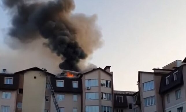 "Господи, простягни їм руку допомоги": під Києвом вогонь залишив без даху над головою десятки людей, відео