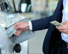 Украинцев ждет повышение цен на бензин: НБУ дал неожиданный прогноз