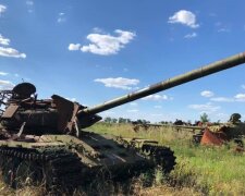 "Мы вроде ни с кем не воюем": огромный схрон военной техники РФ нашли недалеко от Донбасса, фото