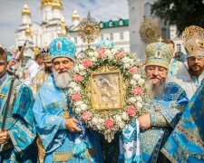Віряни УПЦ святкують день Почаївської ікони Богородиці: "Просять про зцілення від смертельних захворювань"