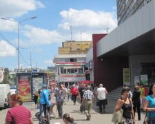 На Центральном рынке в Харькове продают гуманитраку, фото: в полиции рассказали подробности