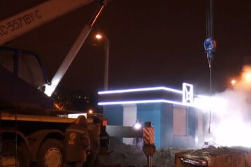 На харківському ринку раптово провалився асфальт, усюди пар: "земля тріщала прямо на їхніх очах"