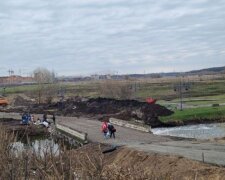 На Киевщине возводят временные переправы: где уже можно проехать
