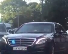 Кортеж Порошенко устроил беспредел на дороге в Киеве, видео: "Срок обеспечен"