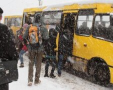 "45 хвилин замерзали на морозі": водії маршруток не впускають дітей в салон, додому доводиться йти пішки