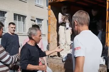 Безкоштовні продукти для ВПО та пенсіонерів у Харкові