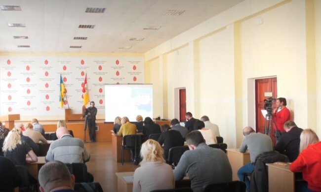 Одесити сіли за парти вчити українську мову, відео: "Після вступу в силу закону..."