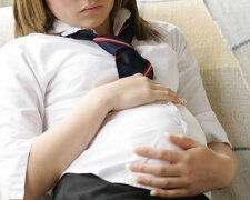 Семикласниця вагітна від 10-річного хлопчика: з'явилося фото юних закоханих