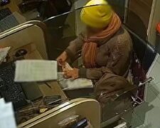 В одеських кафе спритна злодійка краде гаманці і чистить каси: як вона діє