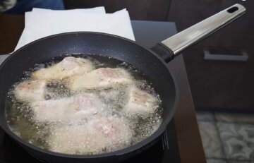 Як очистити сковороду від запаху риби