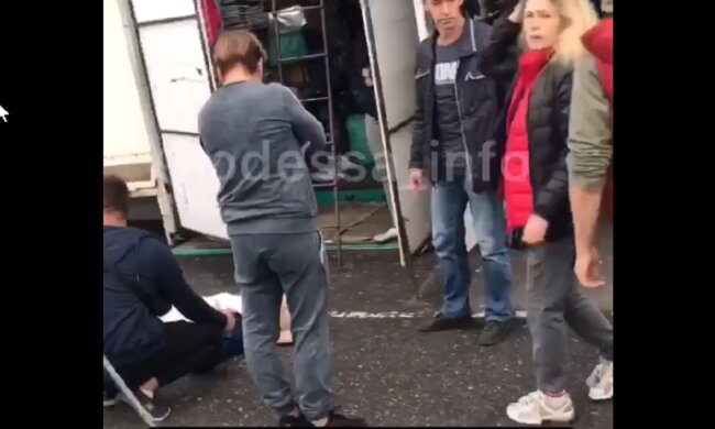 НП на одеському ринку "7 кілометр": перелякані люди не можуть повірити очам, відео того, що відбувається