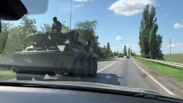 Росія завезла небезпечний вантаж у Крим, кадри: "Зайшла колона бронетехніки і..."