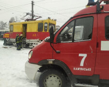 Техника не выдерживает: на Днепропетровщине пылают снегоуборщики