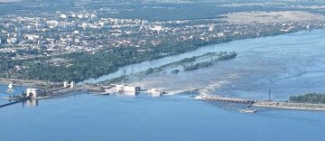 "Прошу собрать документы и вещи": началась эвакуация после подрыва Каховской ГЭС, вода быстро прибывает