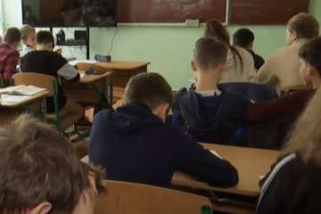 "Дома не было интернета": украинка попала под суд за прогулы дистанционки ее сыном