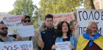 Біля Одеської міської ради проходить мітинг
