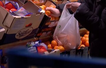 Кабмин принял новое жесткое решение после запрета пластиковых пакетов: сколько придется платить украинцам