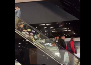 Чоловік насмішив походом за покупками в ТЦ Одеси: курйозне відео