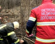 Харків'янка провалилася в 10-метровий колодязь, деталі НП: злетілися рятувальники