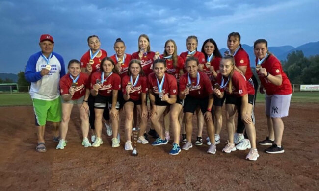 "Западный огонь" из Ровно завоевал "бронзу" Европейского кубка по софтболу