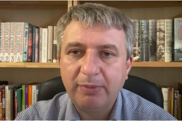 Кожному сценарію дій в політиці передують дві речі, - Романенко