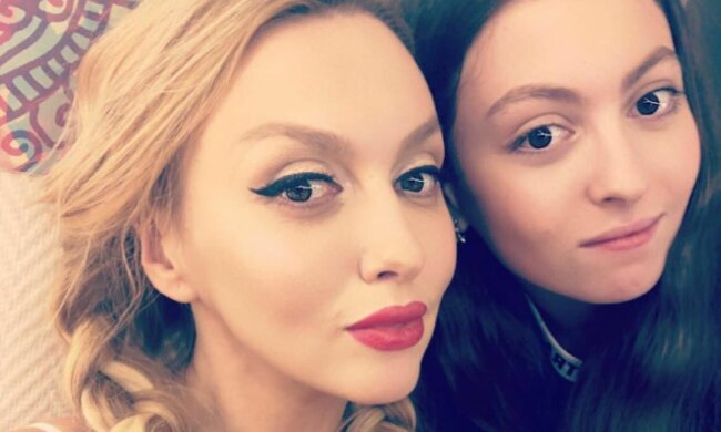 оля полякова з донькою