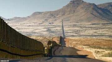 usa-mexico-border-fence-11