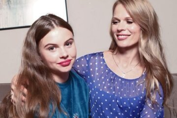 Оля Фреймут, Злата Митчелл