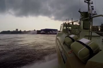 "Давай, Петрович": катер оккупантов отправили на дно под Мариуполем, появилось видео