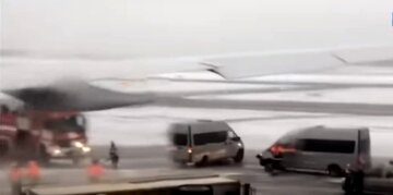 Пожежа спалахнула в московському аеропорту: клуби диму видно здалеку