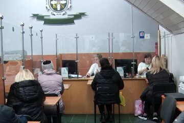 Грошова допомога для пенсіонерів та ВПО у Запорізькій області