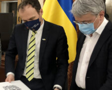 "Стыдно, еще бы котика прилепили": украинцам показали каким будет новый Государственный герб