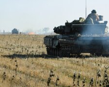 Взрывы сотрясают Донбасс, в ход пошли танки и артиллерия: кадры с передовой