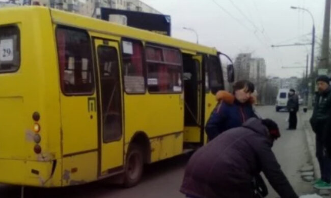 Знахабнілий маршрутник в Дніпрі викинув на вулицю жінку з двома дітьми: фото "героя"