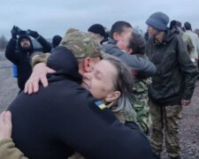 Украинские Герои вернулись к своим матерям, женам и детям: подробности нового масштабного обмена пленных
