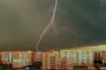 Холодный циклон несет в Украину грозы с бурями: когда к нам придёт настоящее лето