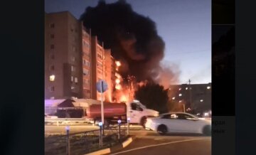 Военный самолет упал на многоэтажку в россии: первые подробности