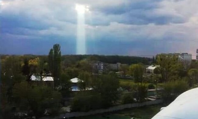 "Ніби Ісус зійшов": українці помітили дивовижне явище в небі