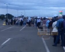 Транспортний колапс скував Одесу, відео: "люди б'ються на вході"