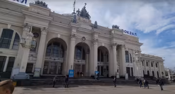 На одесском вокзале - перемены: как проходит декоммунизация, кадры