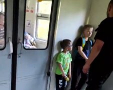 У рф "Z-патріот" накинувся на хлопчиська з жовто-синім рюкзаком, відео: "Ось вся їх гнила сутність"