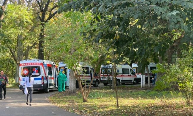 швидкі, авто, люди, лікарня, коронавірус