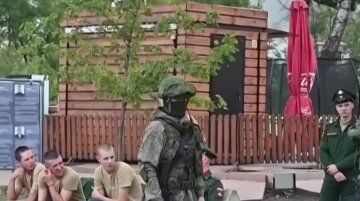 "Цена выбора": россияне открыли охоту на крымчан после заявления путина, как вручают повестки