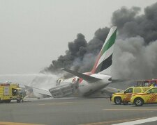 В аэропорту Дубая при посадке загорелся самолет (видео)