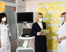 Фонд Рината Ахметова передал современный аппарат УЗИ медикам Харькова
