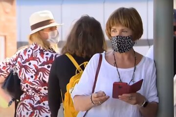 карантин маски люди українці