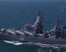 Вогонь і чорний дим до небес: опубліковано можливі фото крейсера "Москва" після атаки