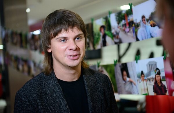 комаров в студии