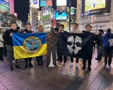 Мы – везде: люди в масках Буданова пикетировали российское посольство в Японии.